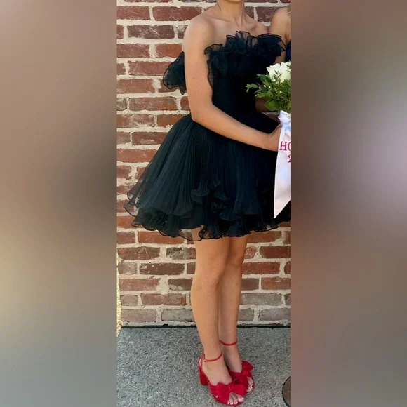 Elegant Black Strapless Ruffled Dress - Picture 2 of 4